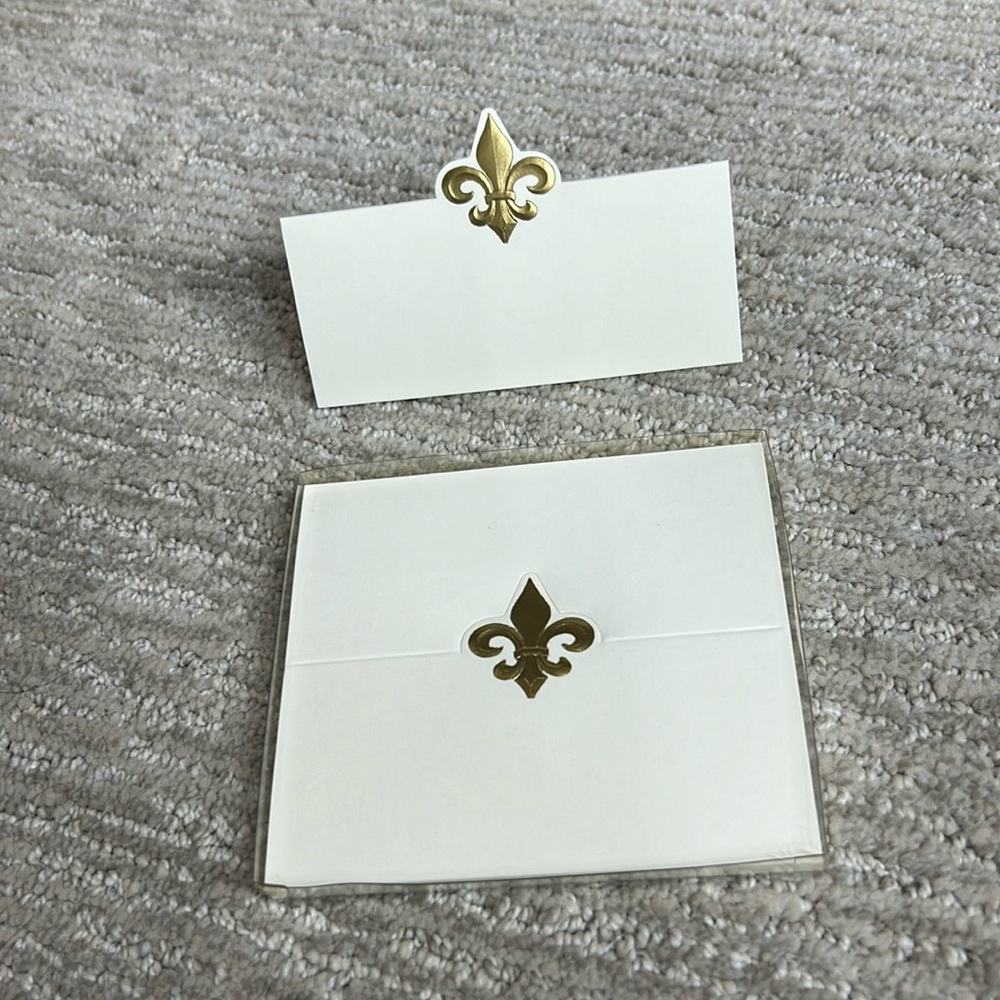 20 Gold Fleur de lis Embossed Cream Placecards